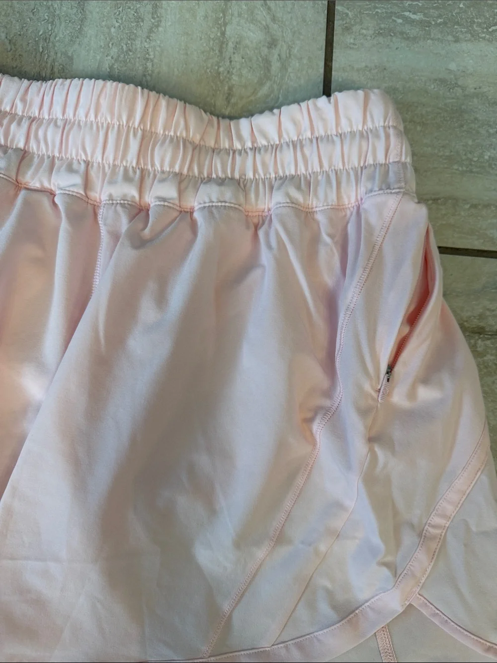 Lululemon Track That Mid-Rise Lined
Short 5" Strawberry Milkshake Size 6 - Picture 6 of 16